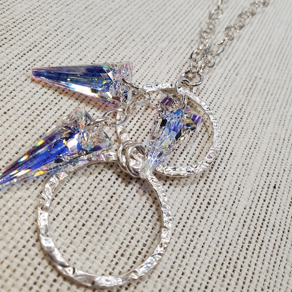 Swarovski Crystal spikes and hammered ring necklace - Picture 3 of 3